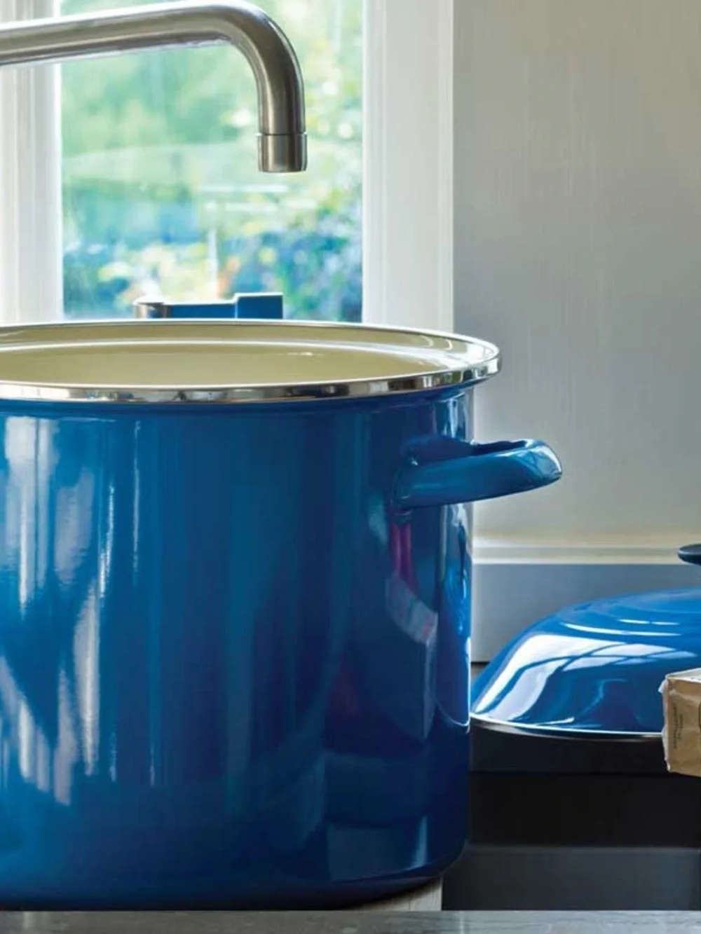 Le Cruset 8 Quart Stock Pot, Blue, Gently used, CLEAN!